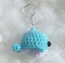 Load image into Gallery viewer, Whale Keychain Aqua
